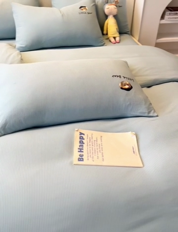 91家纺网 家纺一手货源 找家纺 眠帛家居 2024新款水洗棉提花刺绣四件套-熊先生 熊先生-繁星蓝