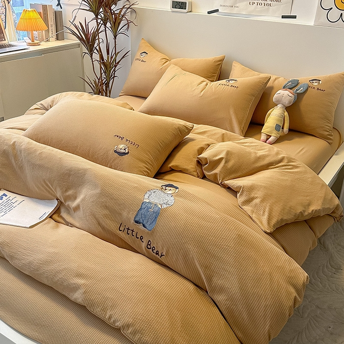 91家纺网 家纺一手货源 找家纺 眠帛家居 2024新款水洗棉提花刺绣四件套-熊先生 熊先生-奶咖