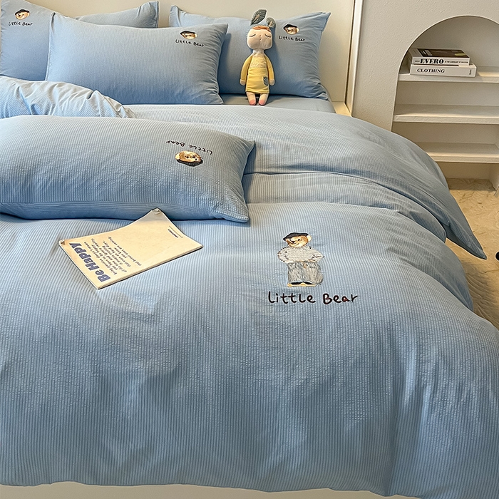 91家纺网 家纺一手货源 找家纺 眠帛家居 2024新款水洗棉提花刺绣四件套-熊先生 熊先生-晴山蓝