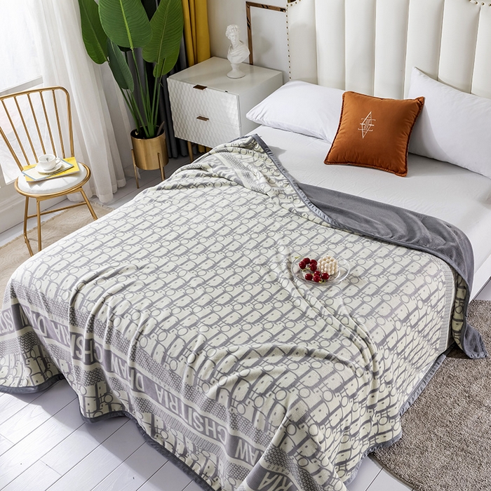 91家纺网 家纺一手货源 找家纺 卡奥家纺 2024新款双层AB版云貂绒毛毯法莱绒休闲盖毯沙发毯空调毯子 迪拉-灰