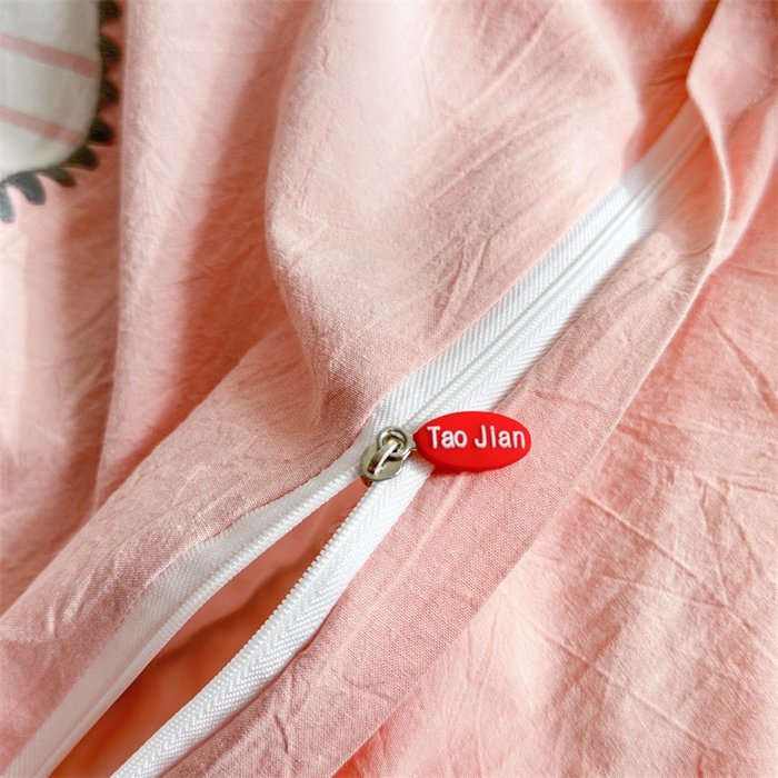 91家纺网 家纺一手货源 找家纺 （总）晚依家纺 2024新款全棉色织水洗棉贝壳边绣三角针工艺四件套--单被套