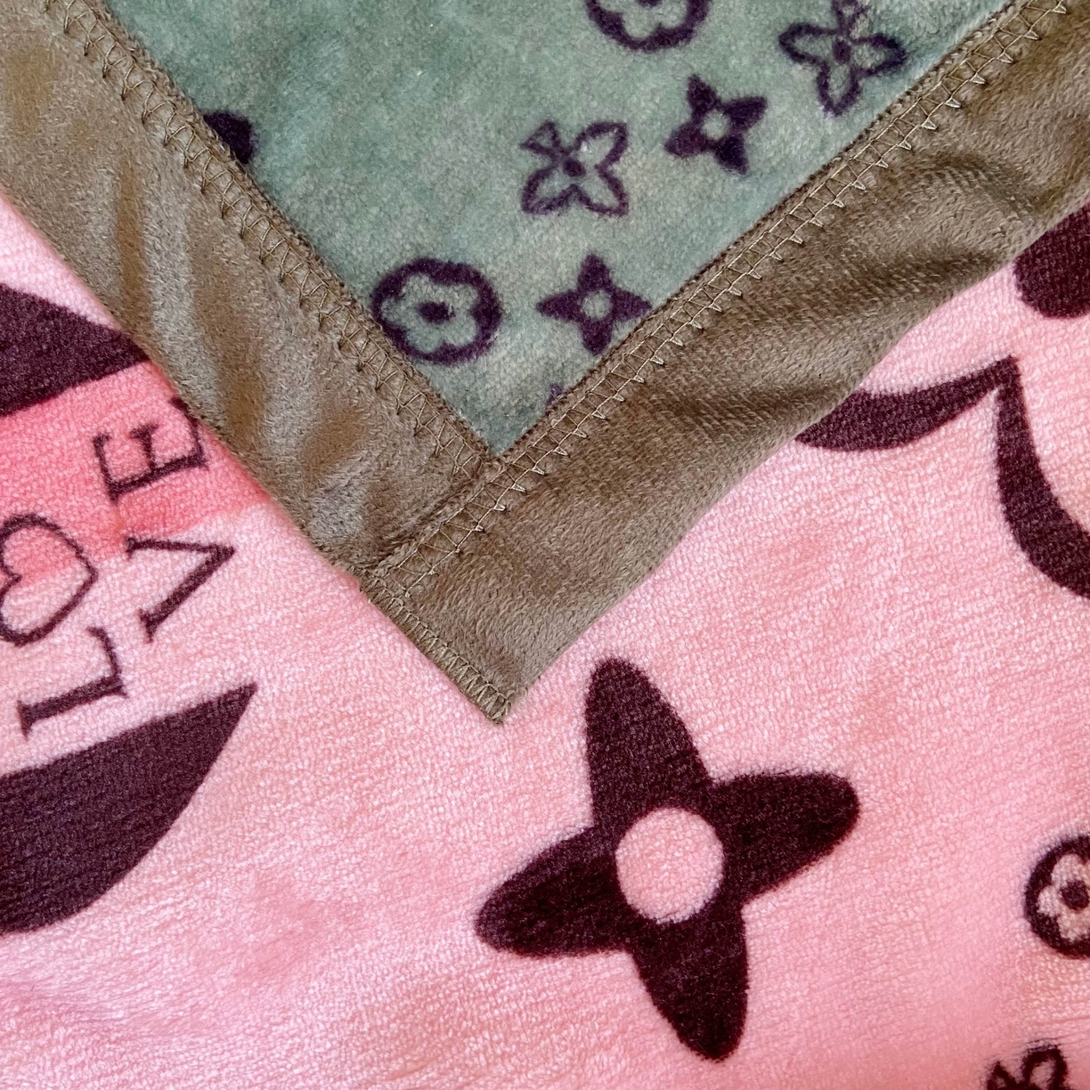 91家纺网 家纺一手货源 找家纺 卡奥家纺 2024新款双层AB版云貂绒毛毯法莱绒休闲盖毯沙发毯空调毯子 罗芙