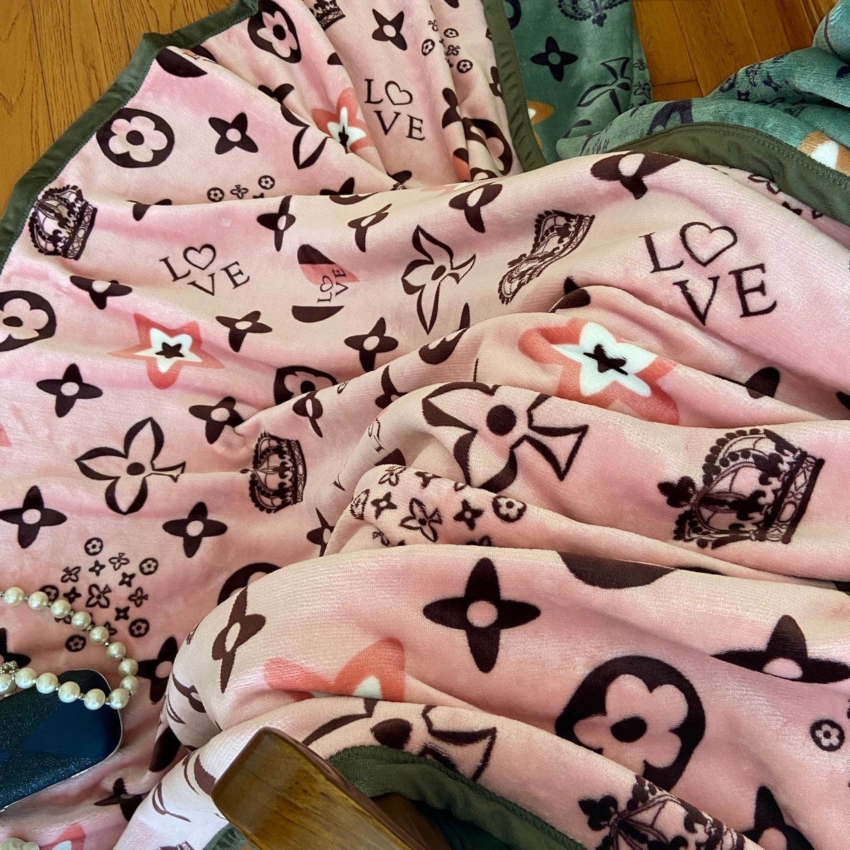 91家纺网 家纺一手货源 找家纺 卡奥家纺 2024新款双层AB版云貂绒毛毯法莱绒休闲盖毯沙发毯空调毯子 罗芙