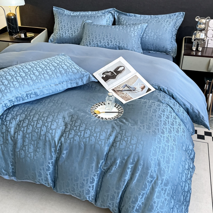 91家纺网 家纺一手货源 找家纺 宅家居 2024新款轻奢高精密贡缎提花臻品真丝四件套 迪奥-蓝色