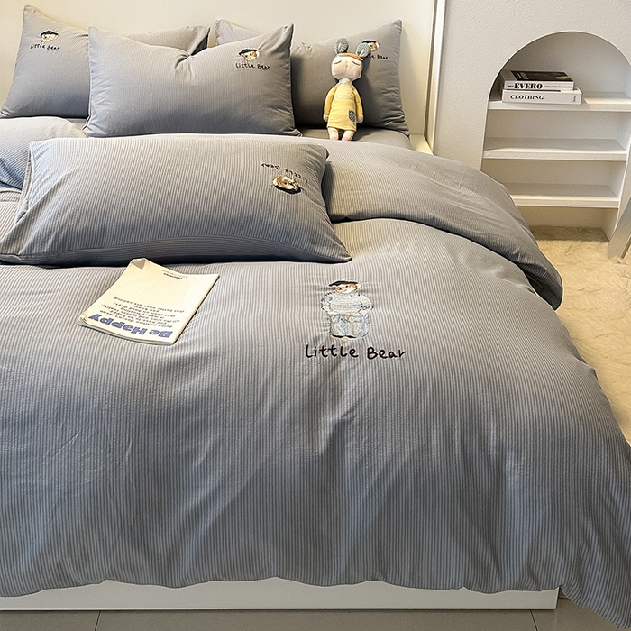 91家纺网 家纺一手货源 找家纺 眠帛家居 2024新款水洗棉提花刺绣四件套-熊先生 熊先生-雾灰