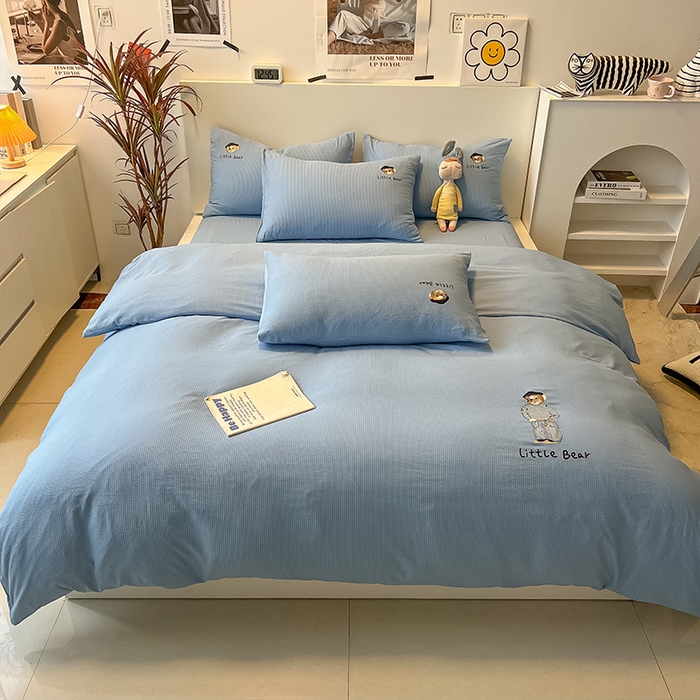 91家纺网 家纺一手货源 找家纺 眠帛家居 2024新款水洗棉提花刺绣四件套-熊先生 熊先生-晴山蓝
