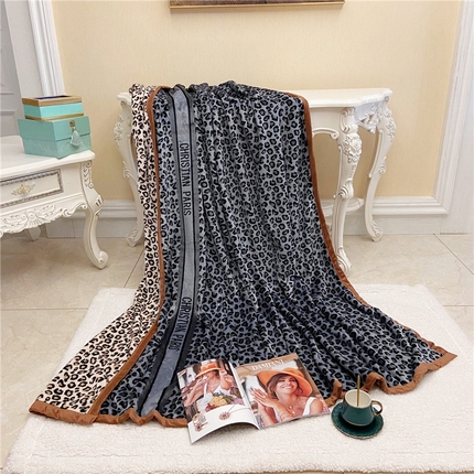卡奥家纺 2024新款双层AB版云貂绒毛毯法莱绒休闲盖毯沙发毯空调毯子 豹点