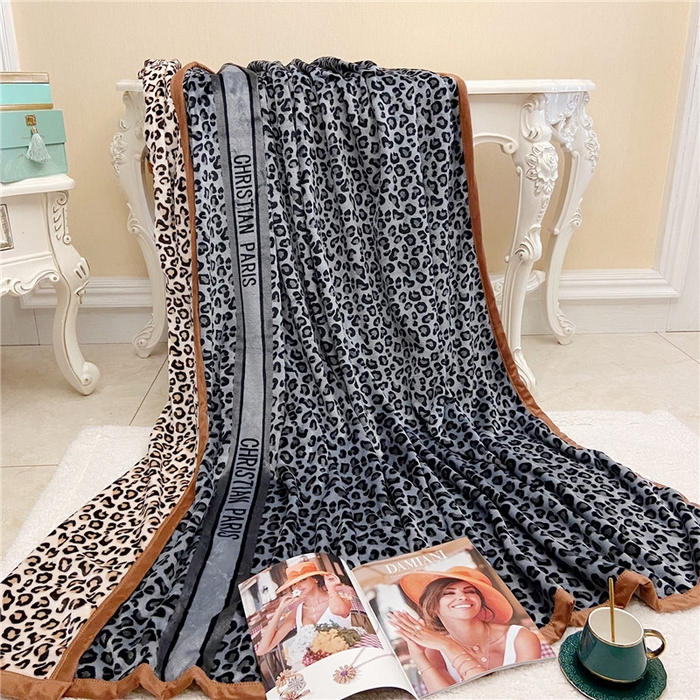 91家纺网 家纺一手货源 找家纺 卡奥家纺 2024新款双层AB版云貂绒毛毯法莱绒休闲盖毯沙发毯空调毯子 豹点