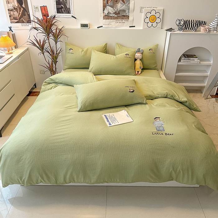 91家纺网 家纺一手货源 找家纺 眠帛家居 2024新款水洗棉提花刺绣四件套-熊先生 熊先生-奶油绿