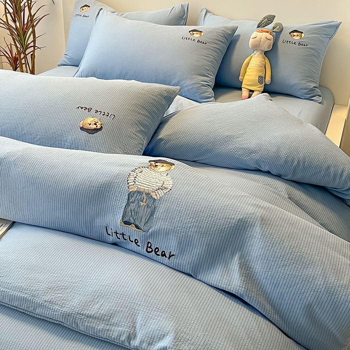 91家纺网 家纺一手货源 找家纺 眠帛家居 2024新款水洗棉提花刺绣四件套-熊先生 熊先生-晴山蓝