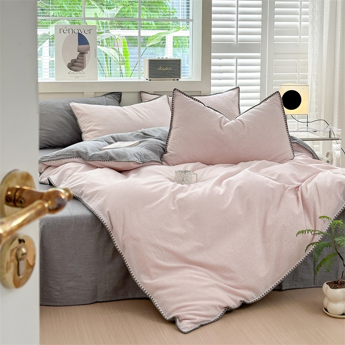 91家纺网 家纺一手货源 找家纺 晚依家纺 2024新款全棉色织水洗棉贝壳边绣三角针工艺四件套--单被套 时光-粉灰