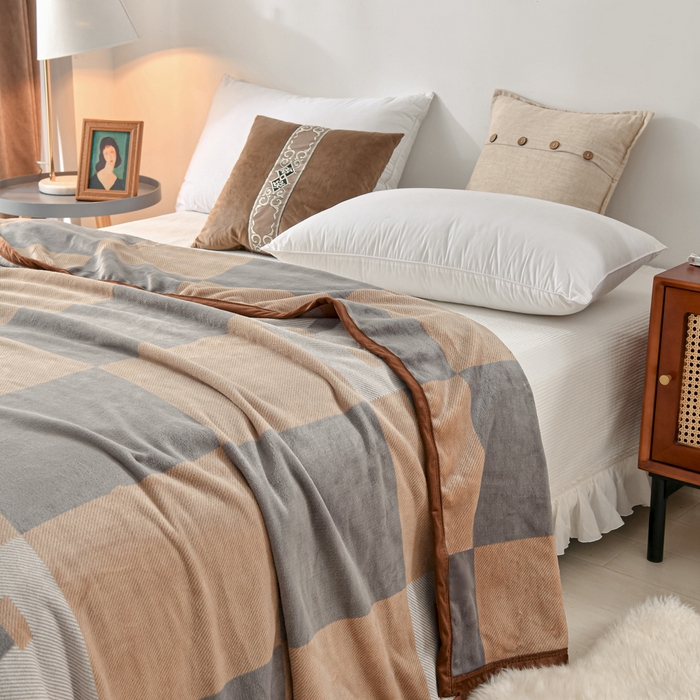 91家纺网 家纺一手货源 找家纺 卡奥家纺 2024新款双层AB版云貂绒毛毯法莱绒休闲盖毯沙发毯空调毯子 里亚-灰