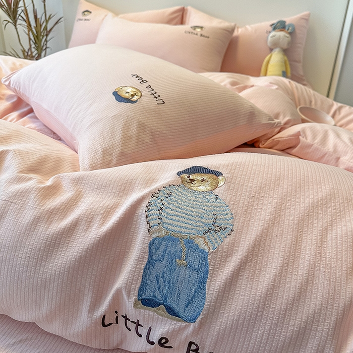 91家纺网 家纺一手货源 找家纺 眠帛家居 2024新款水洗棉提花刺绣四件套-熊先生 熊先生-藕粉