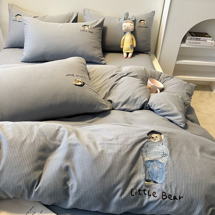 91家纺网 家纺一手货源 找家纺 眠帛家居 2024新款水洗棉提花刺绣四件套-熊先生 熊先生-雾灰