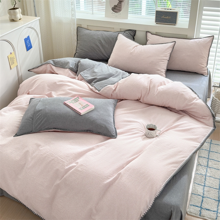 91家纺网 家纺一手货源 找家纺 晚依家纺 2024新款全棉色织水洗棉贝壳边绣三角针工艺四件套--单被套 时光-粉灰