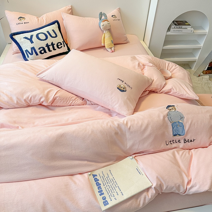 91家纺网 家纺一手货源 找家纺 眠帛家居 2024新款水洗棉提花刺绣四件套-熊先生 熊先生-藕粉