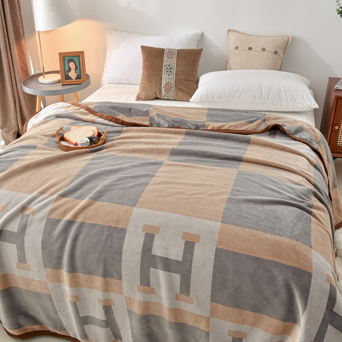 91家纺网 家纺一手货源 找家纺 卡奥家纺 2024新款双层AB版云貂绒毛毯法莱绒休闲盖毯沙发毯空调毯子 里亚-灰