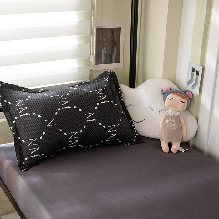 91家纺网 家纺一手货源 找家纺 港岛妹妹 2024新款芦荟棉印花四件套四件套学生床宿舍图 摩卡黑