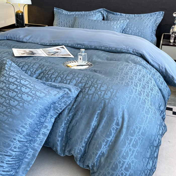 91家纺网 家纺一手货源 找家纺 宅家居 2024新款轻奢高精密贡缎提花臻品真丝四件套 迪奥-蓝色