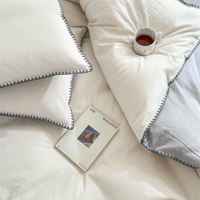 91家纺网 家纺一手货源 找家纺 晚依家纺 2024新款全棉色织水洗棉贝壳边绣三角针工艺四件套--单被套 时光-米灰