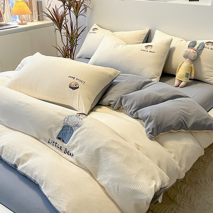 91家纺网 家纺一手货源 找家纺 眠帛家居 2024新款水洗棉提花刺绣四件套-熊先生 熊先生-奶杏