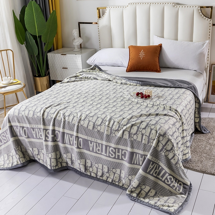 91家纺网 家纺一手货源 找家纺 卡奥家纺 2024新款双层AB版云貂绒毛毯法莱绒休闲盖毯沙发毯空调毯子 迪拉-灰