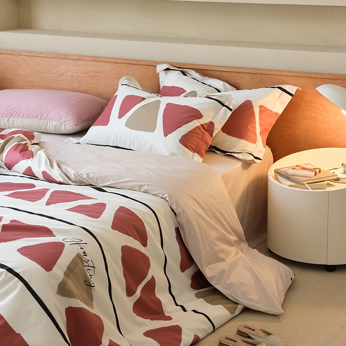 91家纺网 家纺一手货源 找家纺 左右家纺 2024新款全棉生态云棉活性印花四件套 曼塔-红