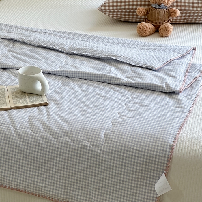 91家纺网 家纺一手货源 找家纺 洋铭区（原狠狠爱） 2024新款贝壳边全棉印花夏被 蓝小格