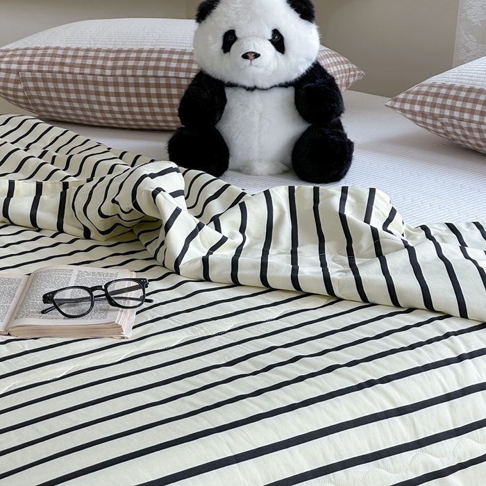 91家纺网 家纺一手货源 找家纺 洋铭区（原狠狠爱） 2024新款贝壳边全棉印花夏被 黑小条