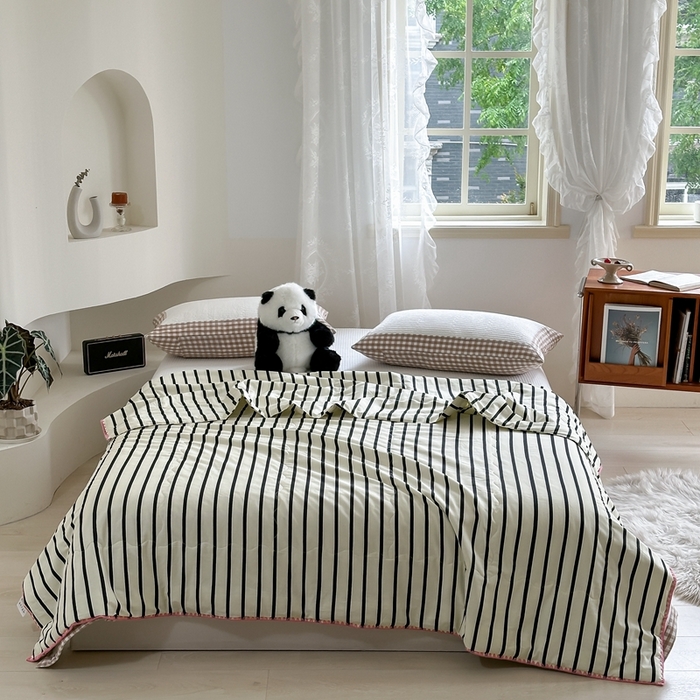 91家纺网 家纺一手货源 找家纺 洋铭区（原狠狠爱） 2024新款贝壳边全棉印花夏被 黑小条