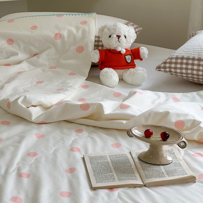 91家纺网 家纺一手货源 找家纺 洋铭区（原狠狠爱） 2024新款贝壳边全棉印花夏被 粉小圆