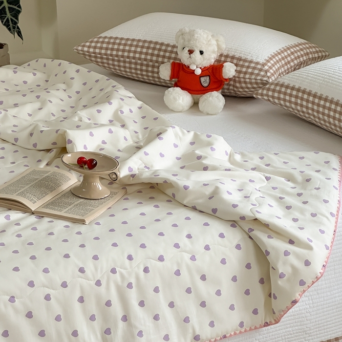 91家纺网 家纺一手货源 找家纺 洋铭区（原狠狠爱） 2024新款贝壳边全棉印花夏被 紫色小心心
