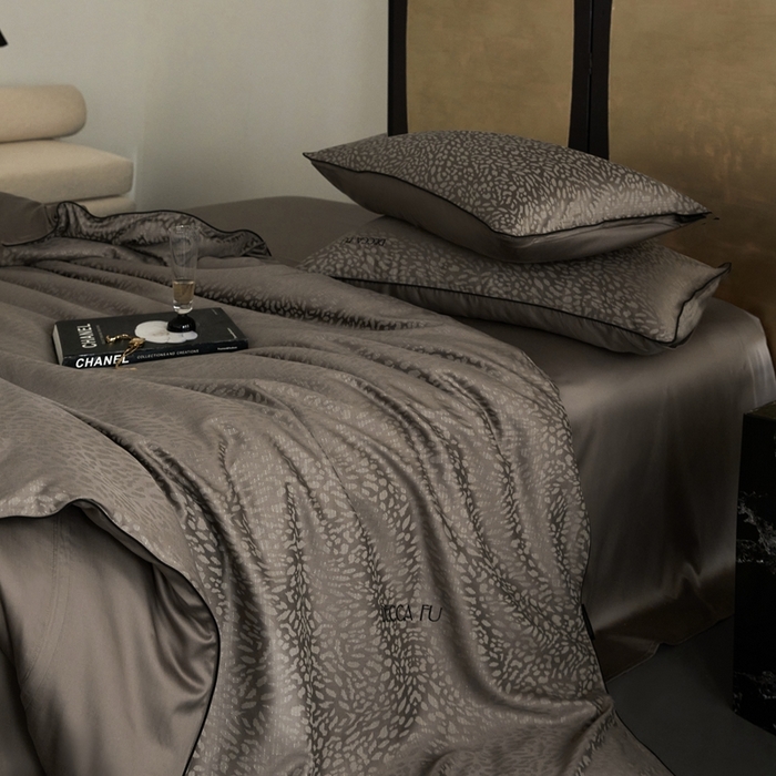 91家纺网 家纺一手货源 找家纺 安莱生活 2024新款60S天丝棉提花四件套三系列（银丝款）--天丝棉铂金简奢款 斯科尔-斑马棕