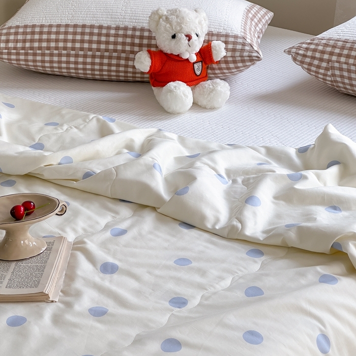 91家纺网 家纺一手货源 找家纺 洋铭区（原狠狠爱） 2024新款贝壳边全棉印花夏被 蓝小圆