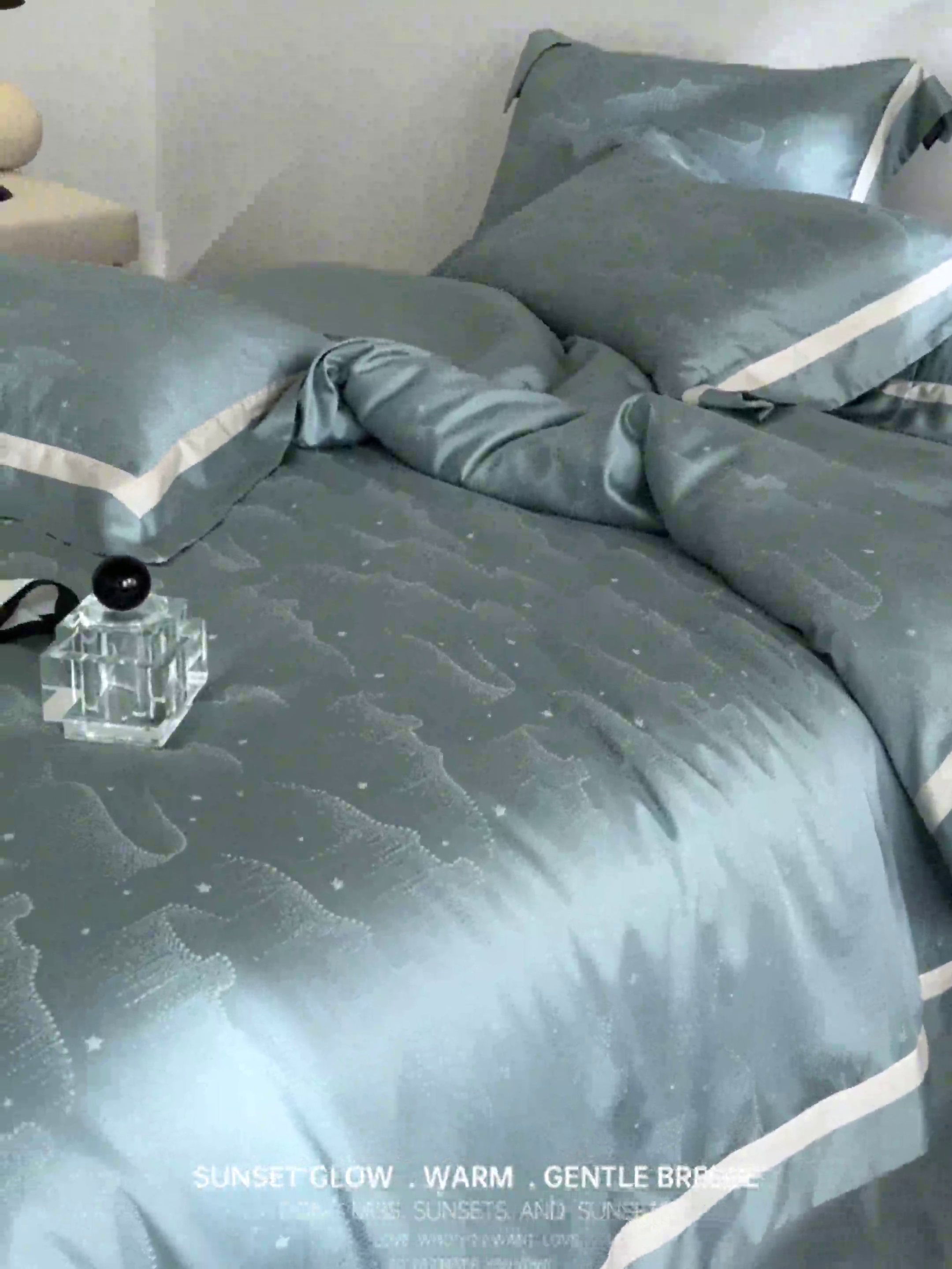 91家纺网 家纺一手货源 找家纺 安莱生活 2024新款60S天丝棉提花四件套三系列（银丝款）--天丝棉铂金星晴系列 星雨-苔青