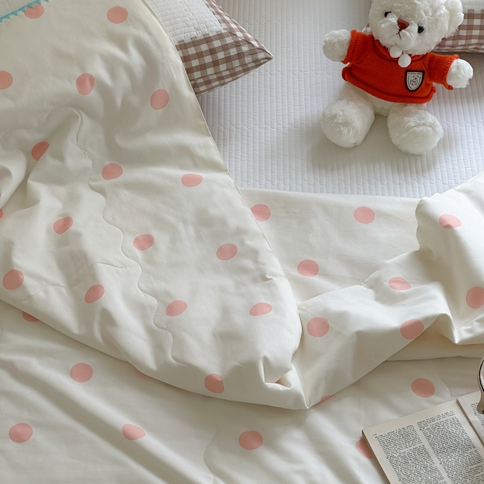 91家纺网 家纺一手货源 找家纺 洋铭区（原狠狠爱） 2024新款贝壳边全棉印花夏被 粉小圆