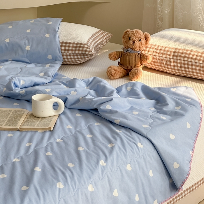 91家纺网 家纺一手货源 找家纺 洋铭区（原狠狠爱） 2024新款贝壳边全棉印花夏被 蓝色小心心