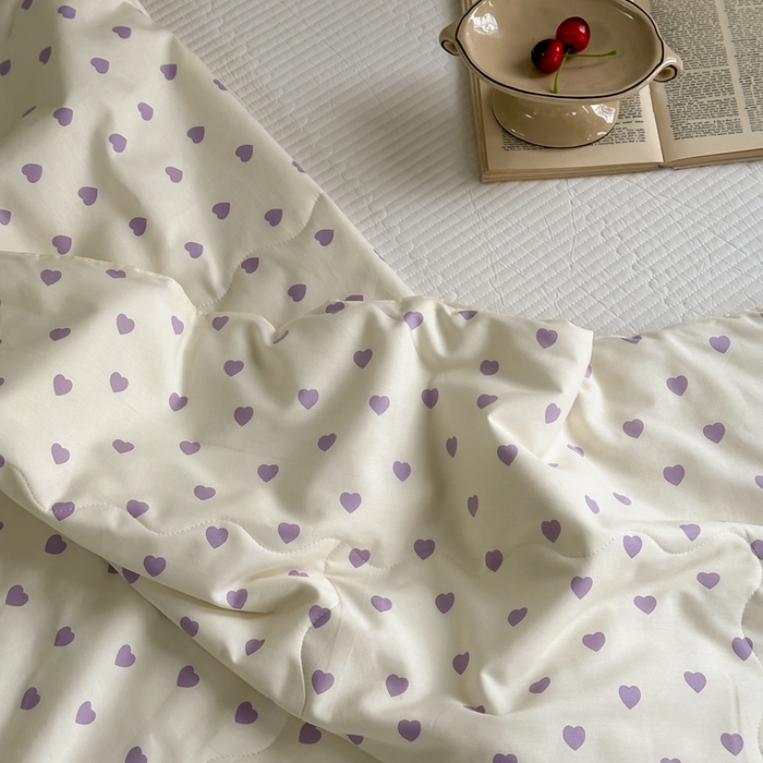 91家纺网 家纺一手货源 找家纺 洋铭区（原狠狠爱） 2024新款贝壳边全棉印花夏被 紫色小心心