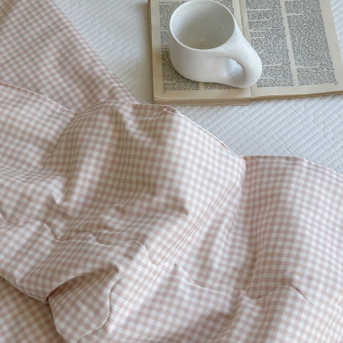 91家纺网 家纺一手货源 找家纺 洋铭区（原狠狠爱） 2024新款贝壳边全棉印花夏被 杏小格