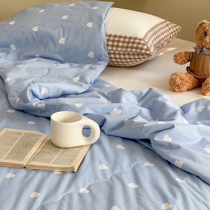 91家纺网 家纺一手货源 找家纺 洋铭区（原狠狠爱） 2024新款贝壳边全棉印花夏被 蓝色小心心