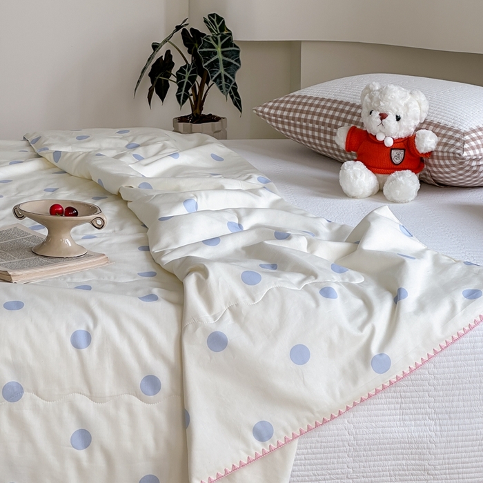 91家纺网 家纺一手货源 找家纺 洋铭区（原狠狠爱） 2024新款贝壳边全棉印花夏被 蓝小圆