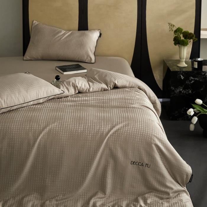 91家纺网 家纺一手货源 找家纺 安莱生活 2024新款60S天丝棉提花四件套三系列（银丝款）--天丝棉铂金简奢款 弦月-京华驼