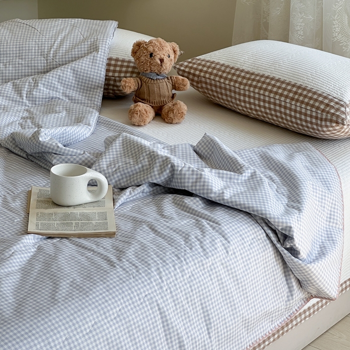 91家纺网 家纺一手货源 找家纺 洋铭区（原狠狠爱） 2024新款贝壳边全棉印花夏被 蓝小格