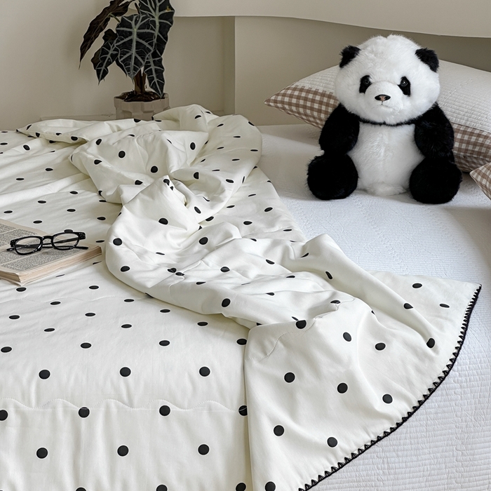 91家纺网 家纺一手货源 找家纺 洋铭区（原狠狠爱） 2024新款贝壳边全棉印花夏被 黑小圆