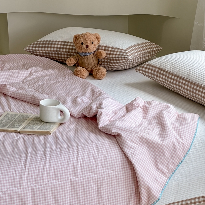 91家纺网 家纺一手货源 找家纺 洋铭区（原狠狠爱） 2024新款贝壳边全棉印花夏被 粉小格