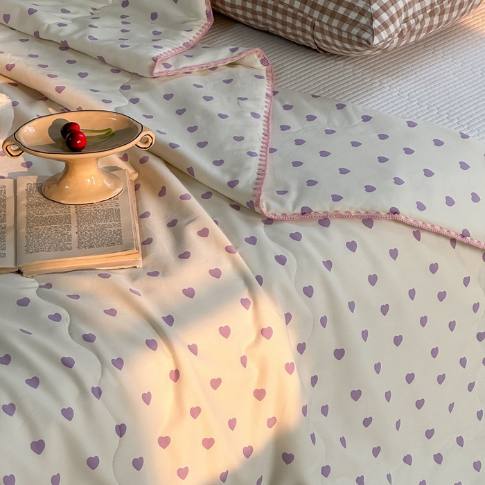 91家纺网 家纺一手货源 找家纺 洋铭区（原狠狠爱） 2024新款贝壳边全棉印花夏被 紫色小心心