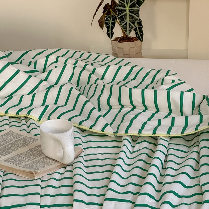 91家纺网 家纺一手货源 找家纺 洋铭区（原狠狠爱） 2024新款贝壳边全棉印花夏被 绿小条