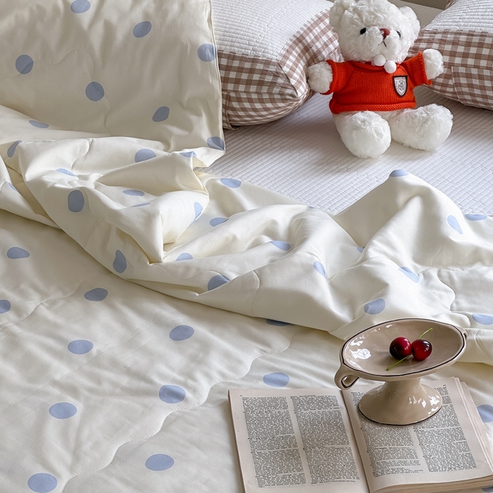 91家纺网 家纺一手货源 找家纺 洋铭区（原狠狠爱） 2024新款贝壳边全棉印花夏被 蓝小圆