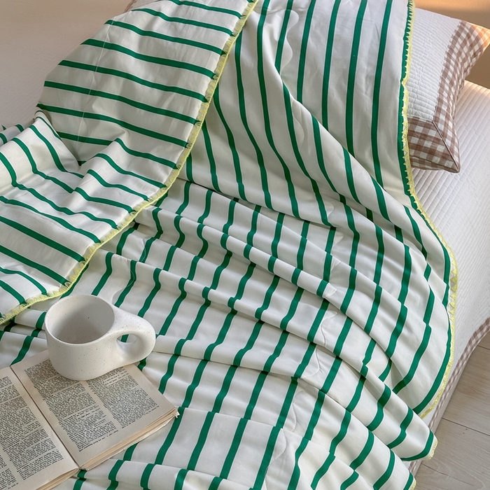 91家纺网 家纺一手货源 找家纺 洋铭区（原狠狠爱） 2024新款贝壳边全棉印花夏被 绿小条