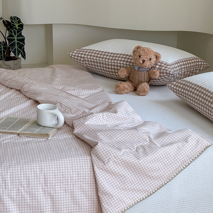 91家纺网 家纺一手货源 找家纺 洋铭区（原狠狠爱） 2024新款贝壳边全棉印花夏被 杏小格